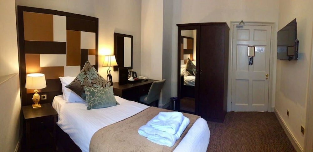 Фото Ballantrae Hotel