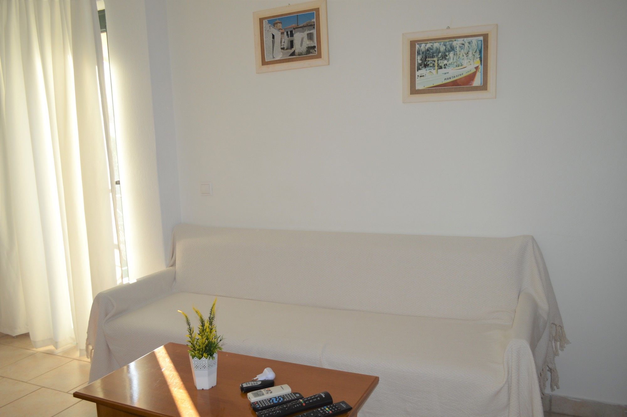 Фото Koukounari Apartments