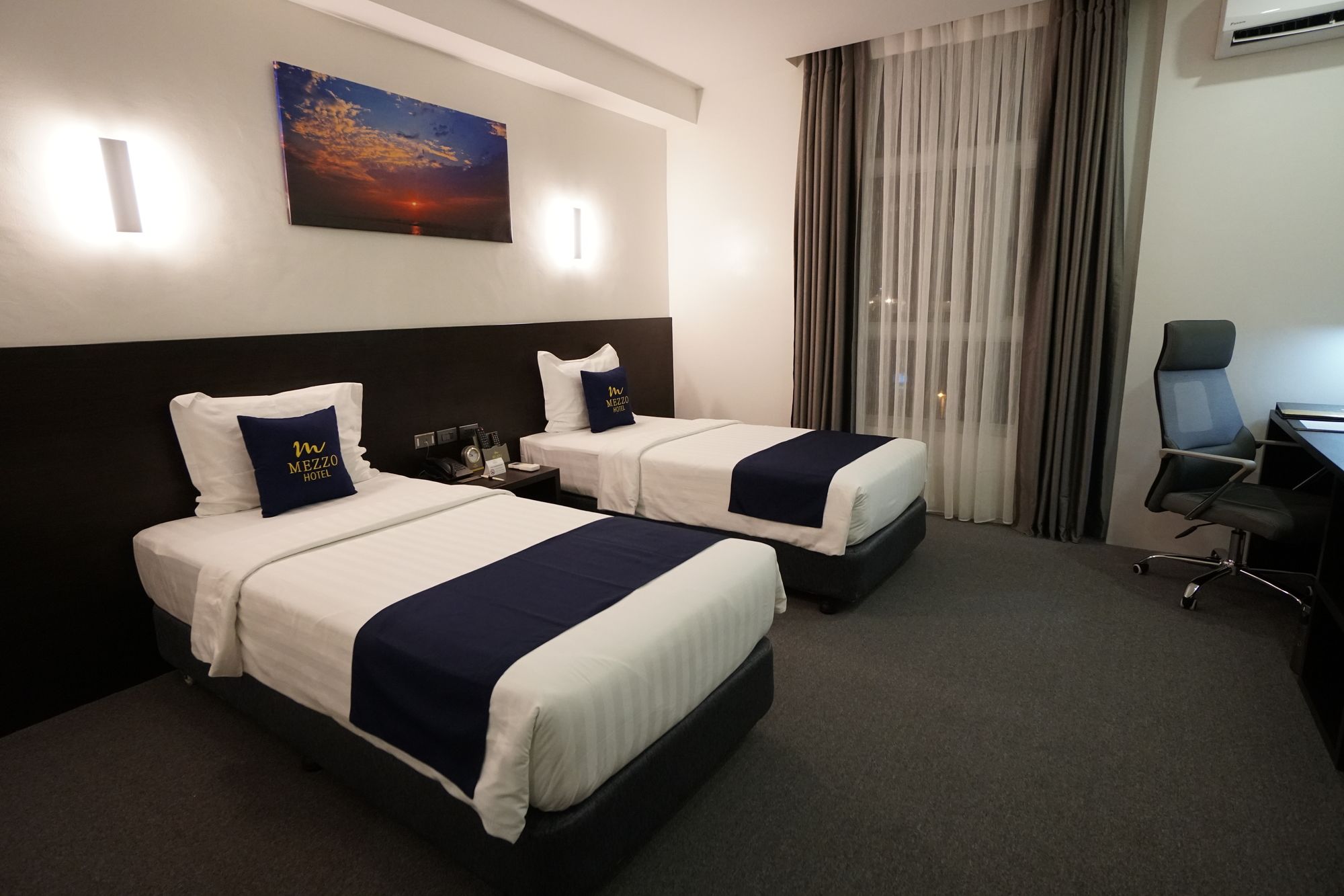 Фото Mezzo Hotel