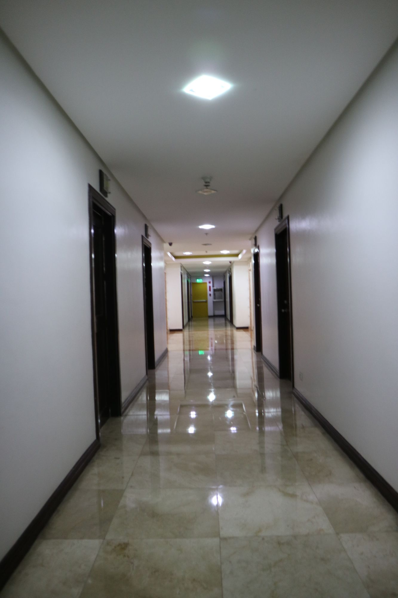 Фото Sea Pearl Manila Suites