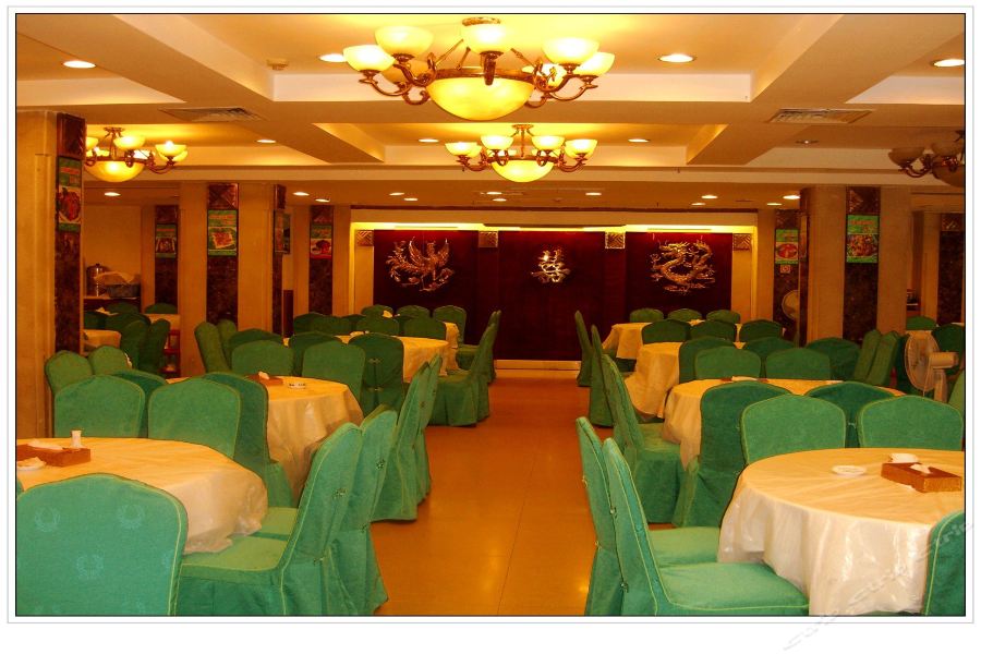 Фото Five Rams City Hotel