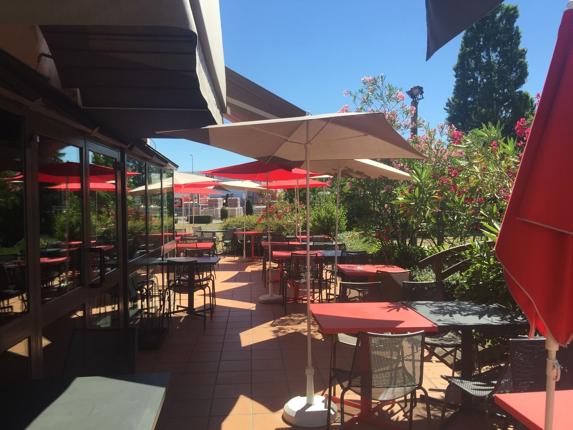 Фото Ibis Bordeaux Pessac Route des Vins Hotel