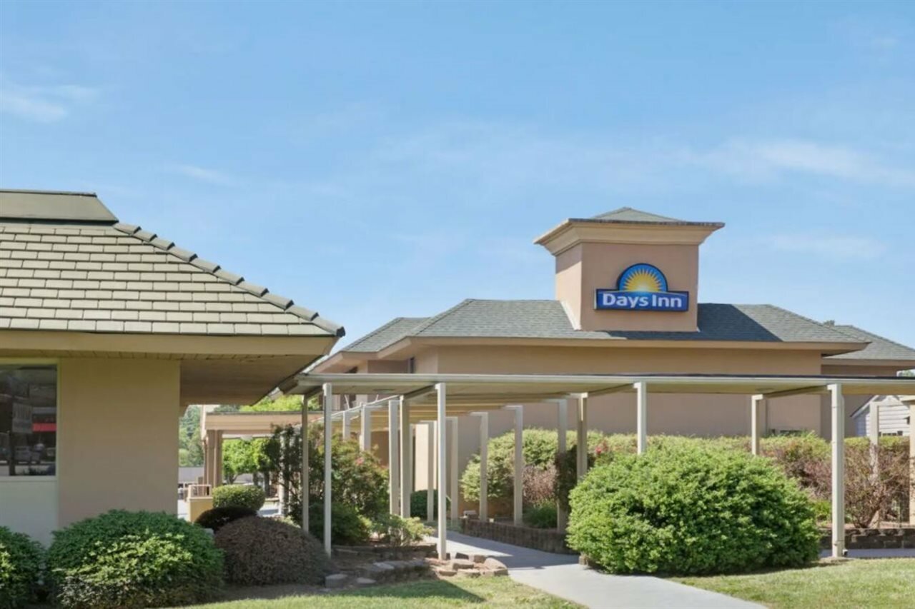 Фото Days Inn by Wyndham Charlotte/Woodlawn Near Carowinds