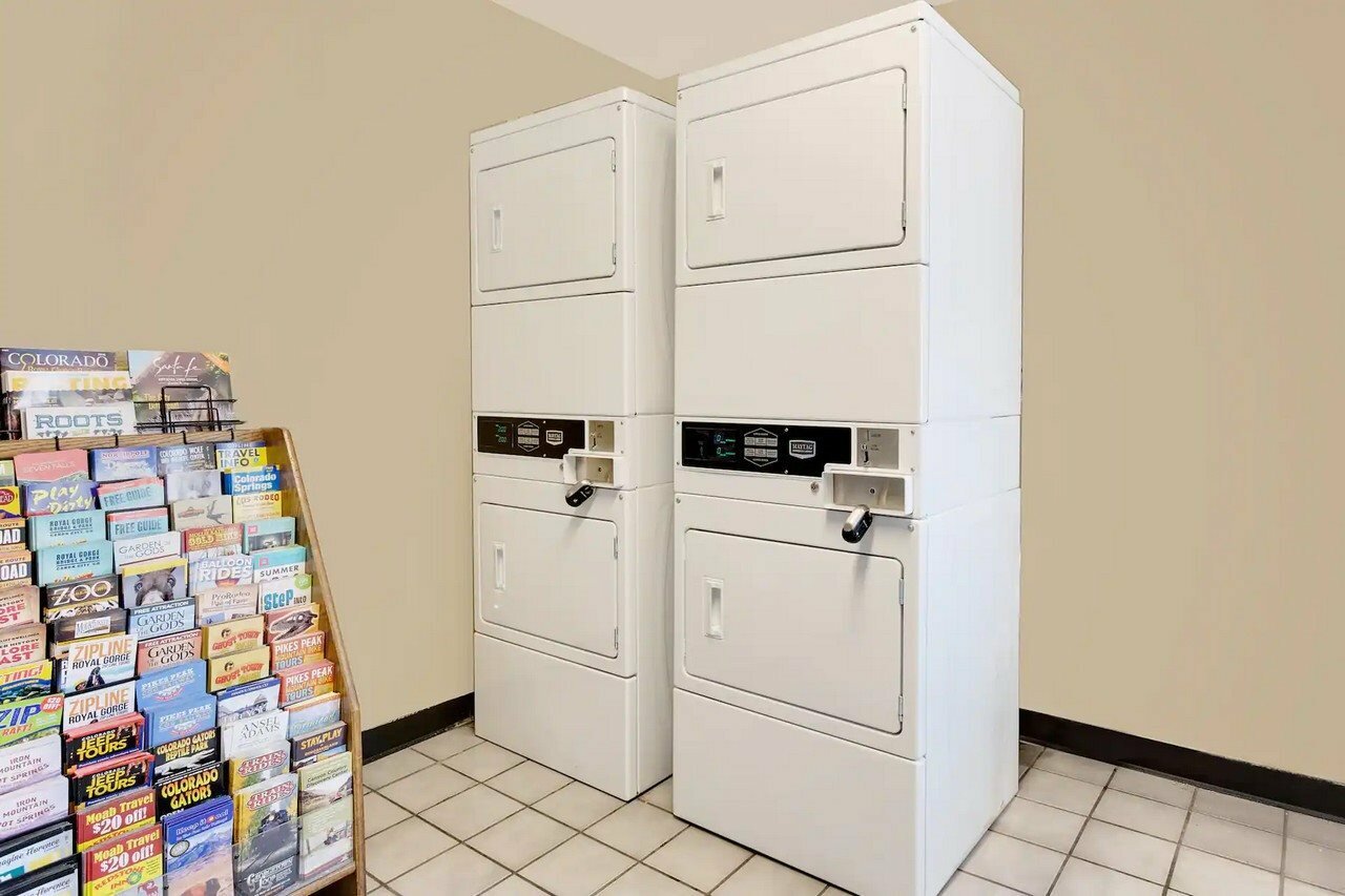 Фото Super 8 by Wyndham Denver Central