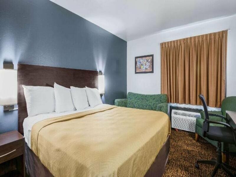 Фото Econo Lodge Milwaukee Airport