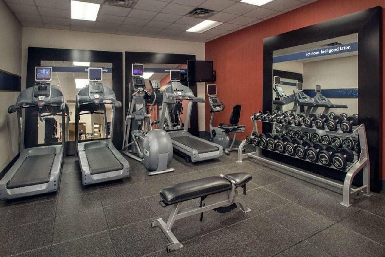 Фото Hampton Inn & Suites Milwaukee Downtown