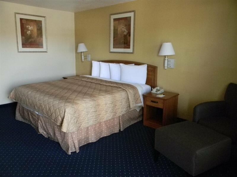 Фото Super 8 by Wyndham El Cajon/San Diego