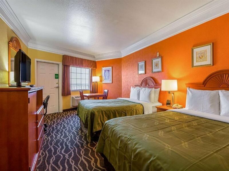 Фото Quality Inn & Suites Beachfront