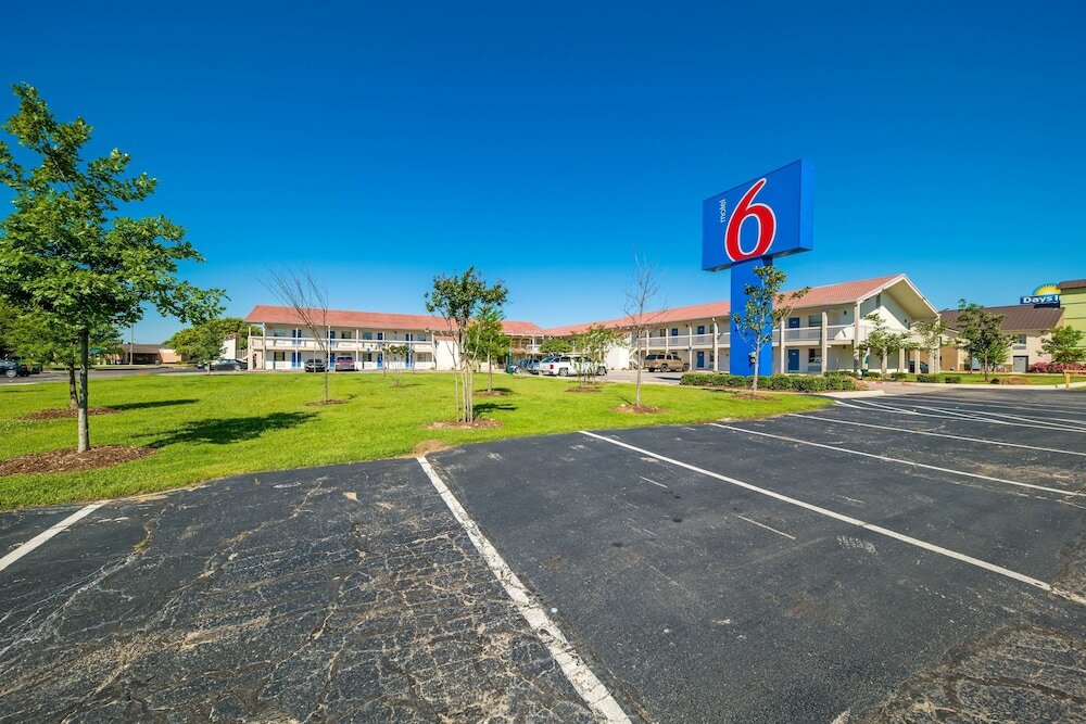 Фото Motel 6 Dallas, Tx - Farmers Branch