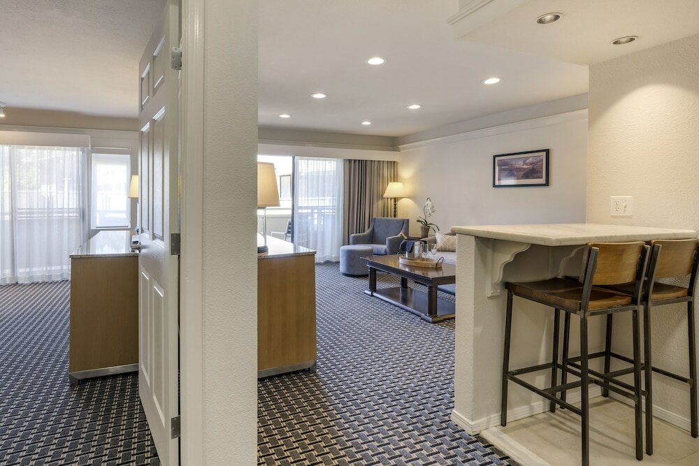 Фото The Lodge at Tiburon