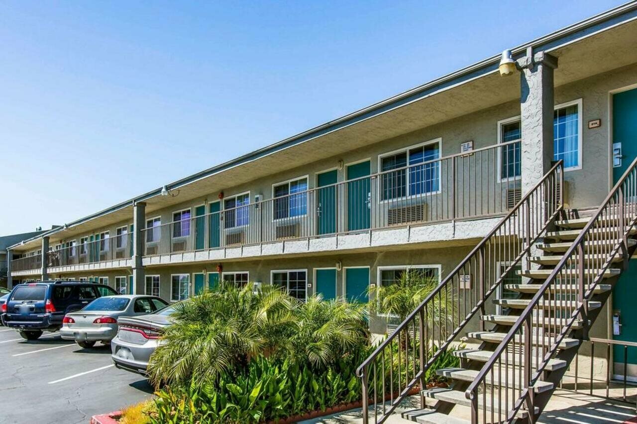 Фото Rodeway Inn Ontario Airport Mills