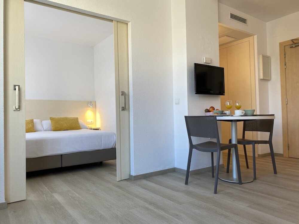 Фото Atenea Park Suites Apartaments