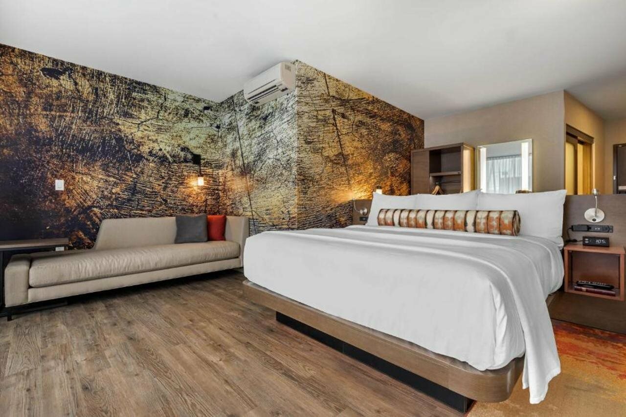 Фото Cambria Hotel Omaha Downtown