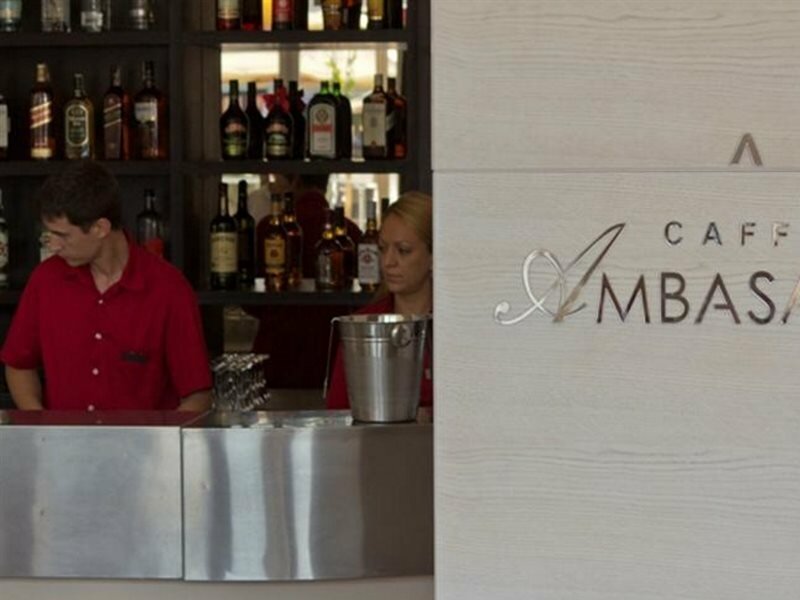 Фото Ambasador Hotel