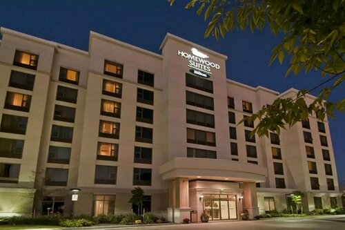 Гостиница Homewood Suites Toronto Airport Corporate Centre в Торонто