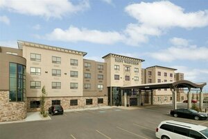 Гостиница Best Western Premier Freeport Inn Calgary Airport