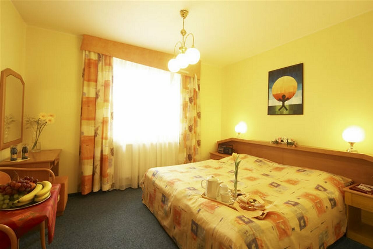 Фото Hotel Henrietta