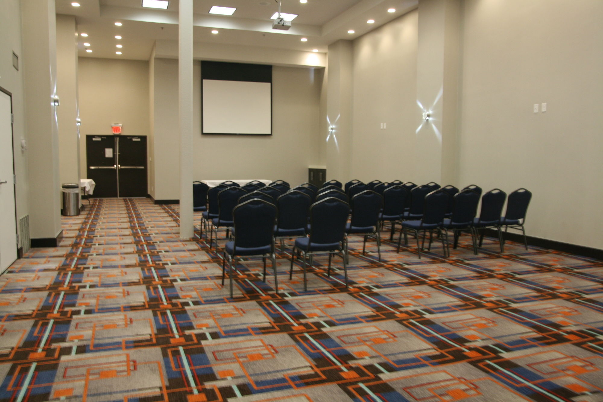 Фото Holiday Inn Express & Suites San Antonio Medical-Six Flags, an Ihg Hotel