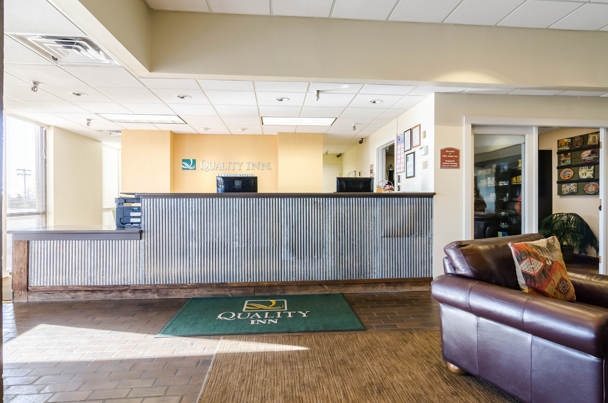 Фото Quality Inn & Suites