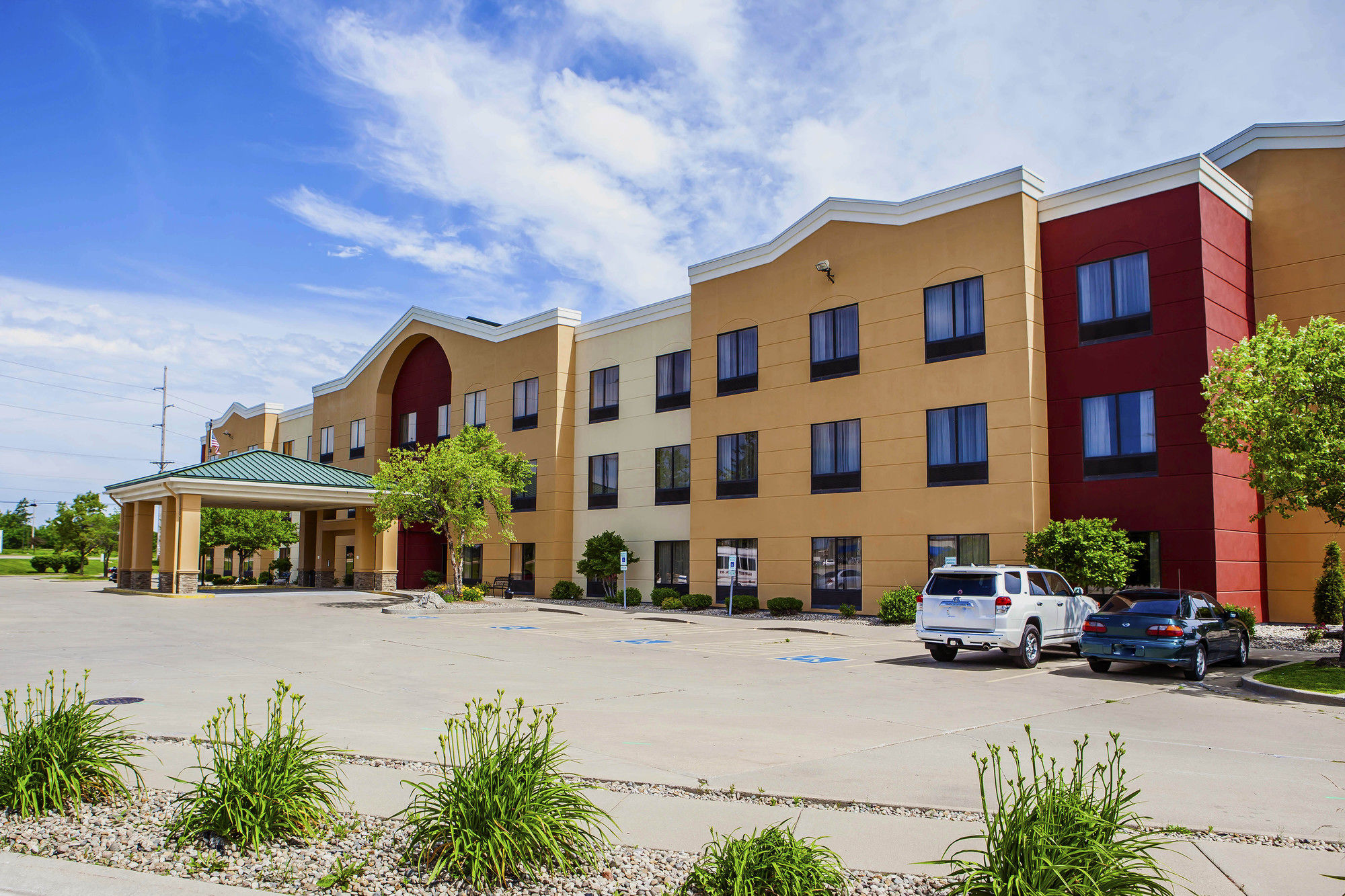 Фото Comfort Suites near Route 66
