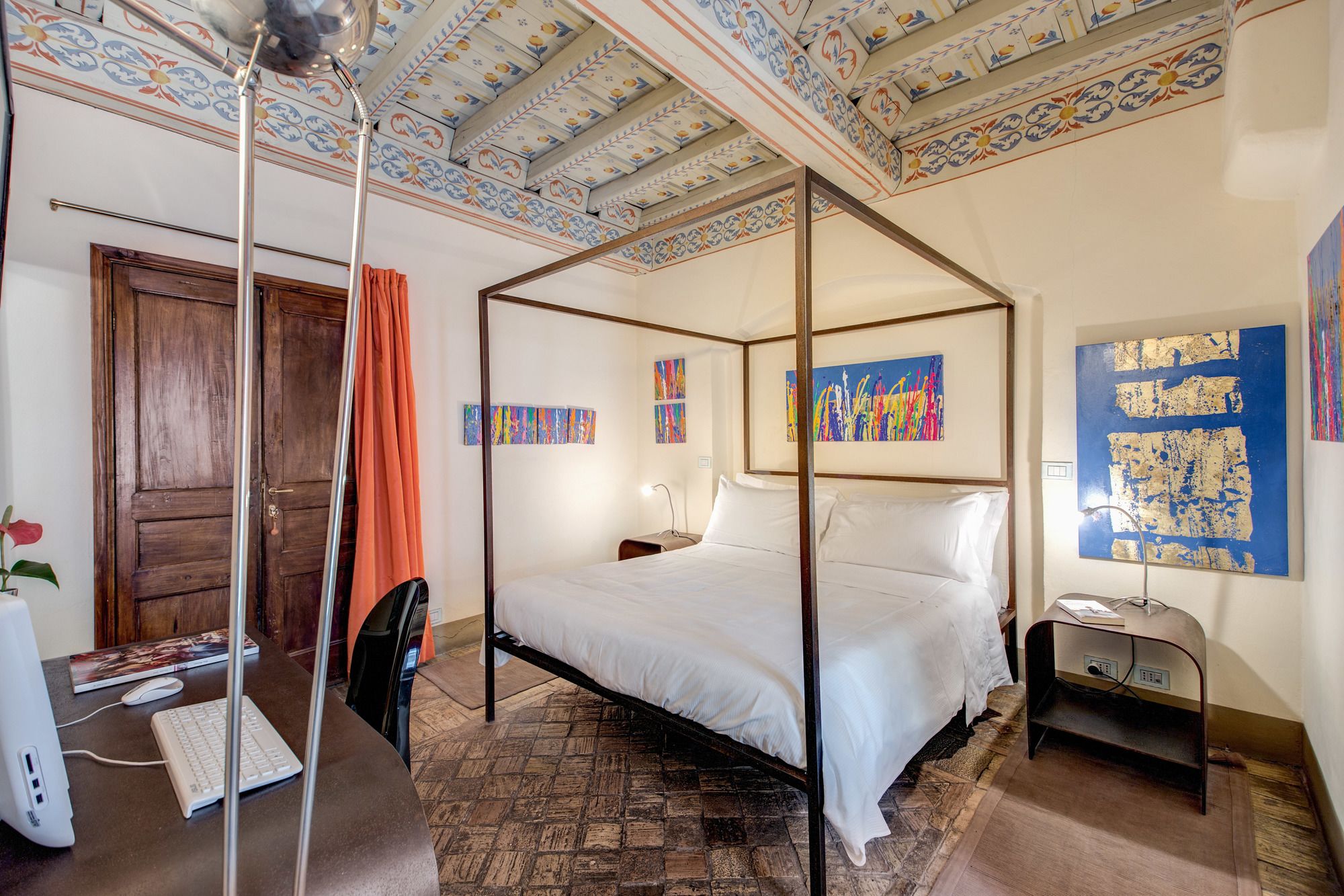 Фото отеля 2