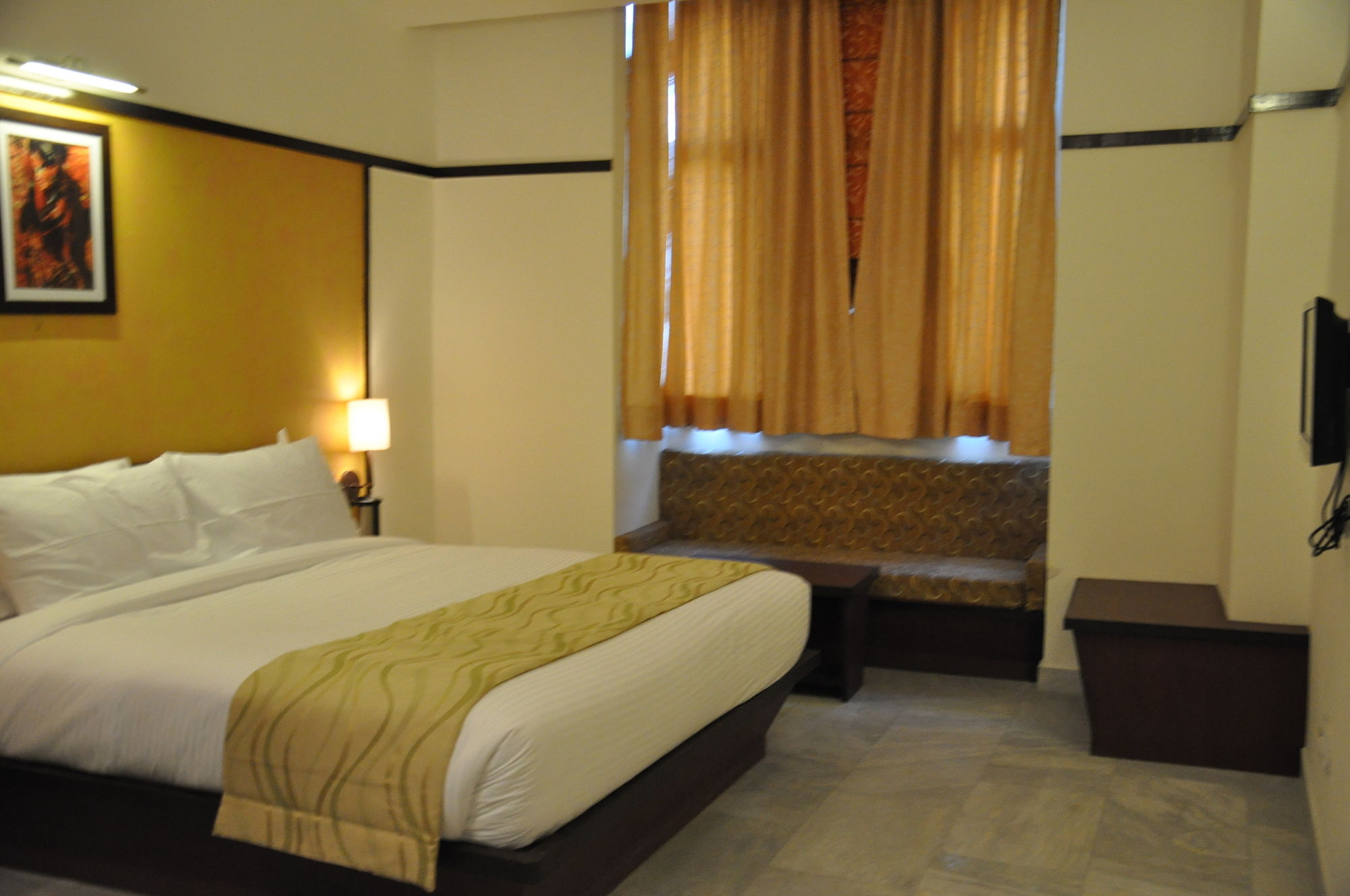 Фото Hotel Krishna Sagar Nh24