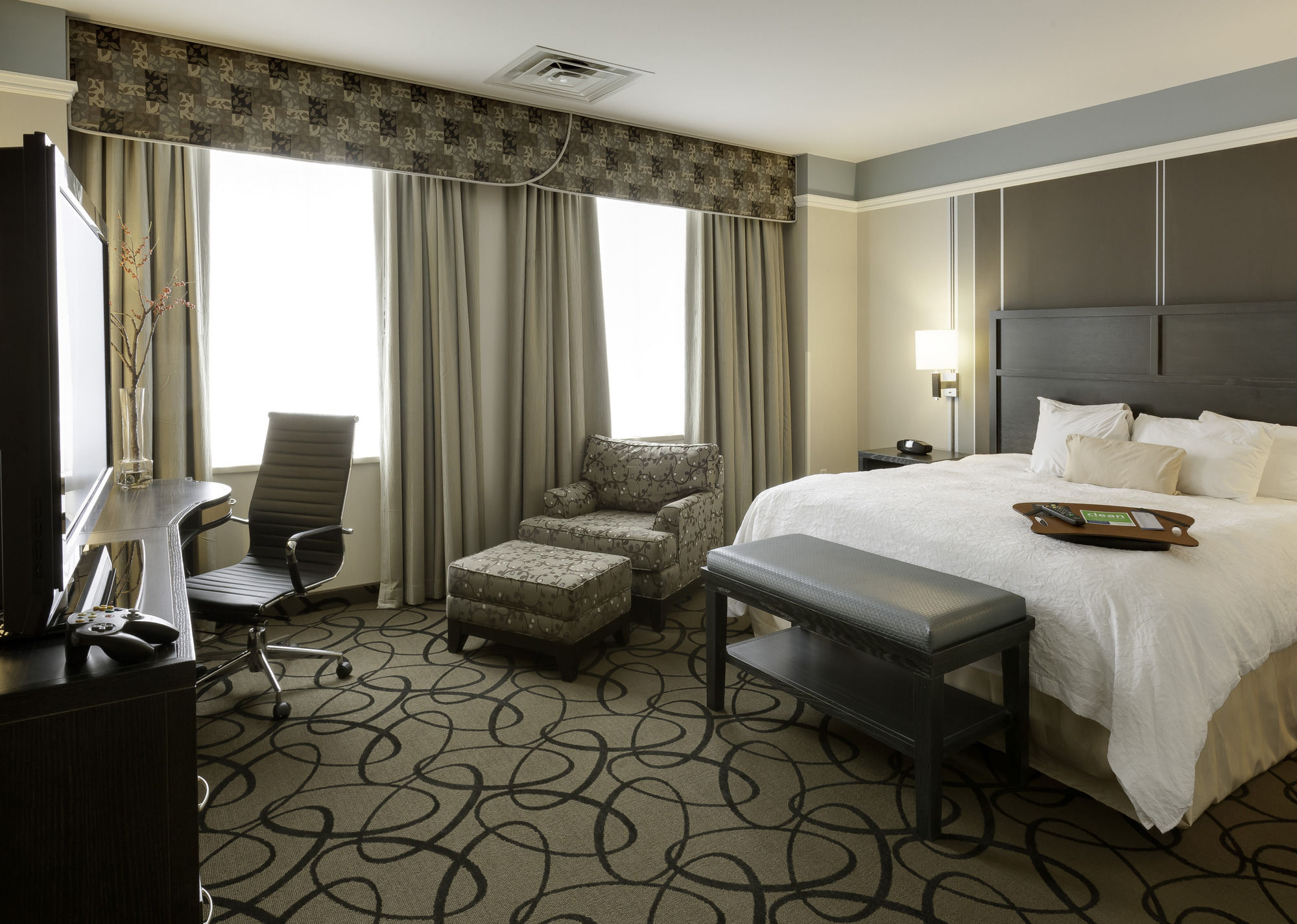 Фото Hampton Inn & Suites Buffalo Downtown