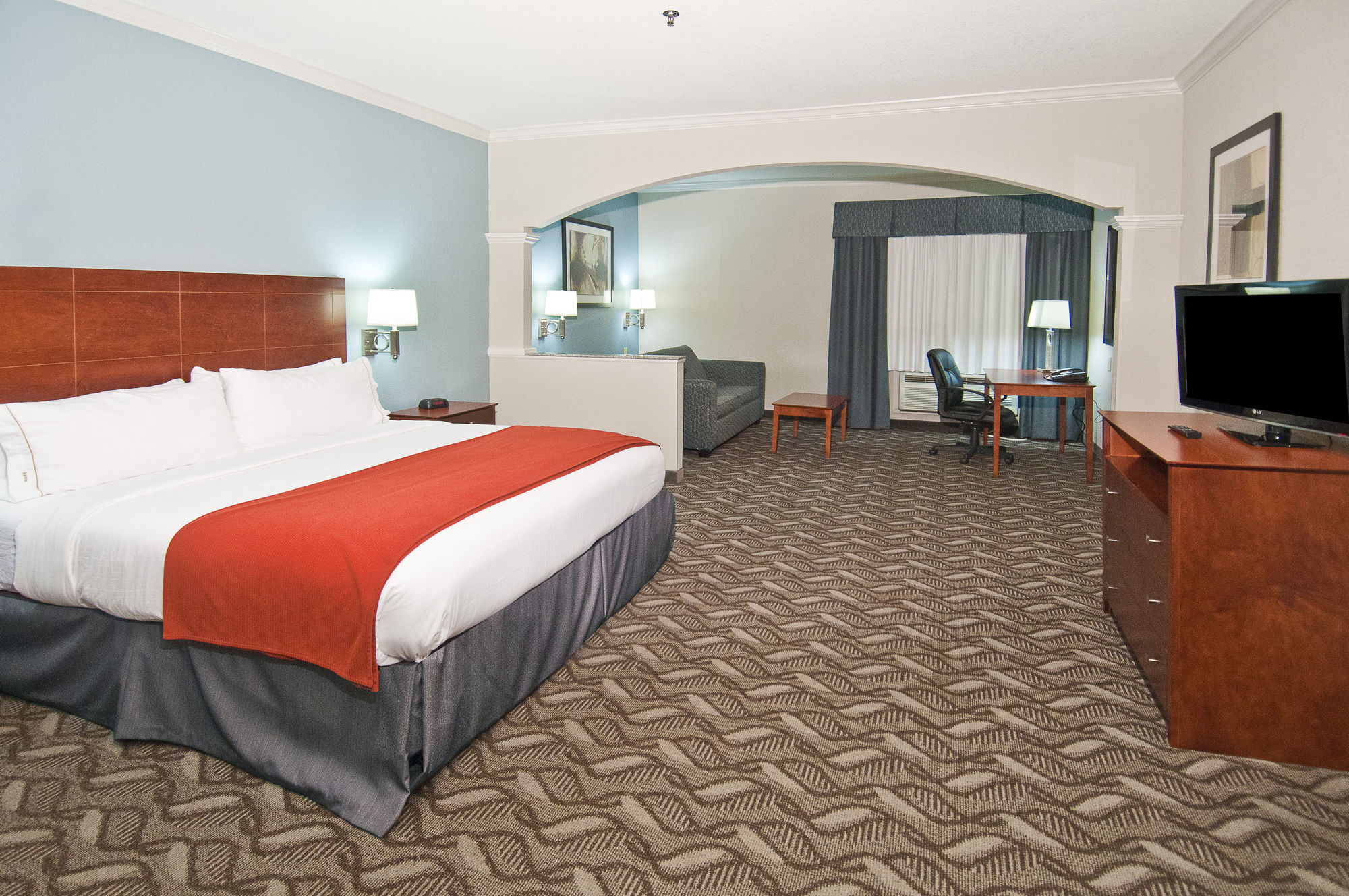 Фото Holiday Inn Express Hotel & Suites Lake Charles, an Ihg Hotel