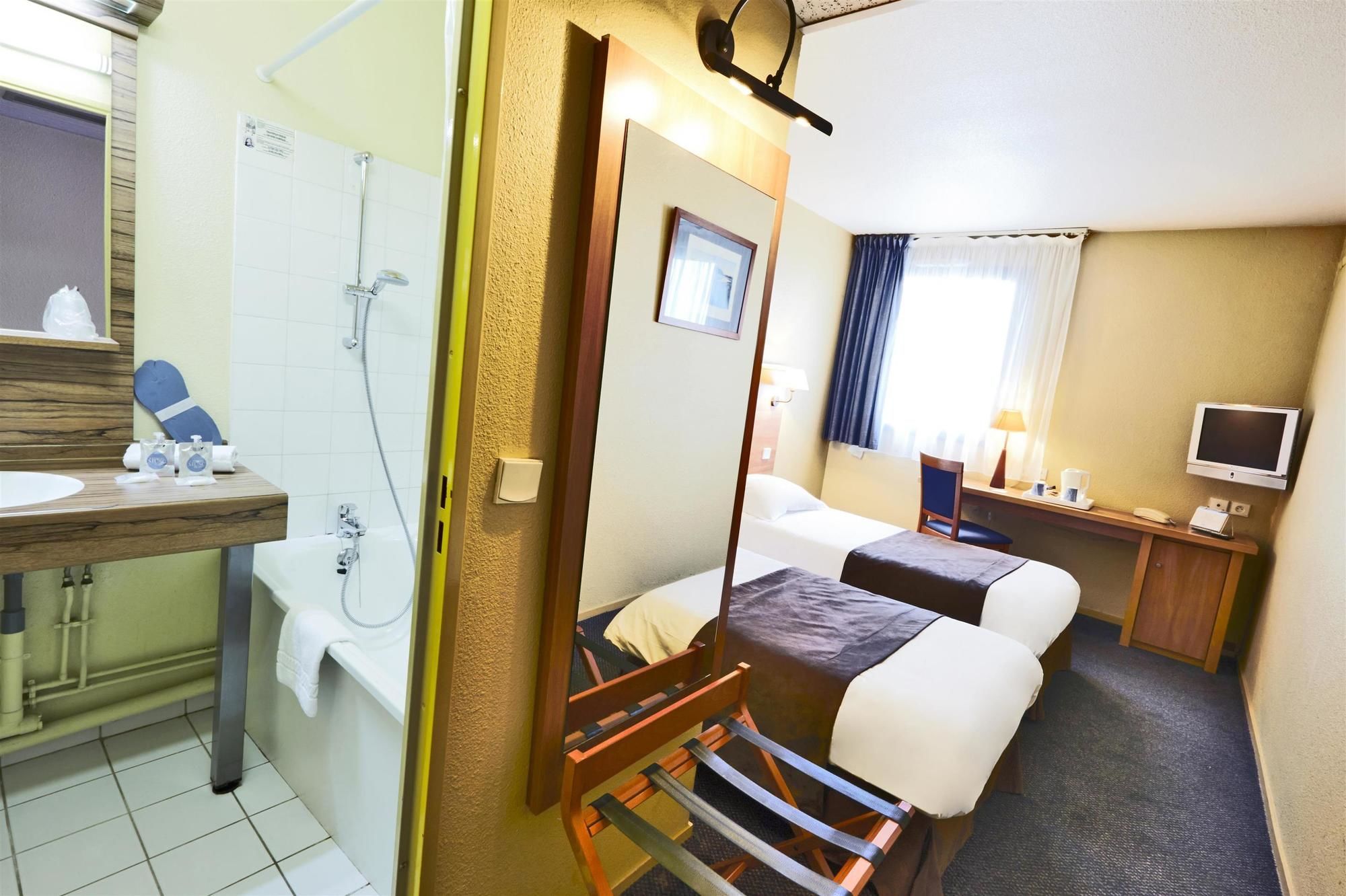 Фото ibis Styles Toulouse Centre Canal du Midi