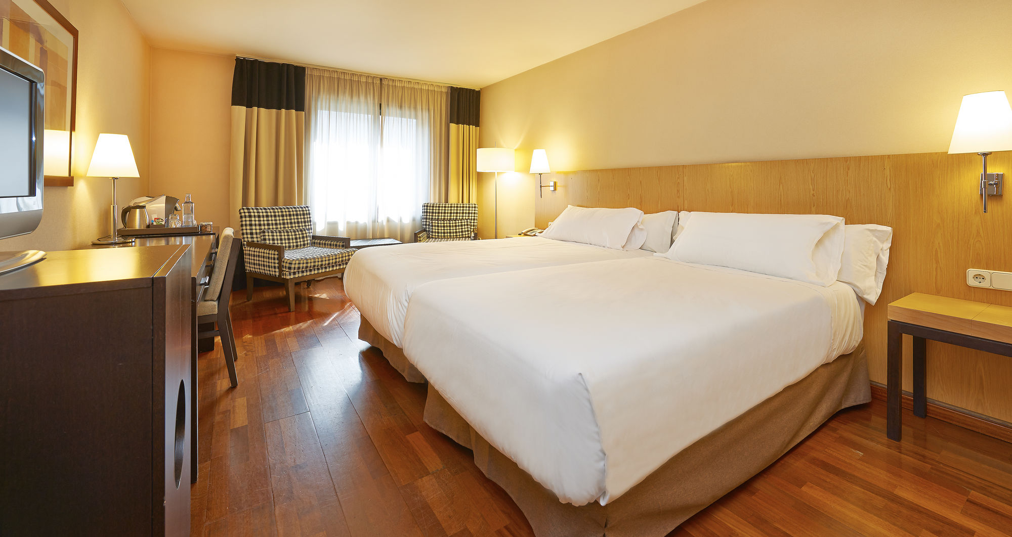 Фото Nh Lleida Pirineos