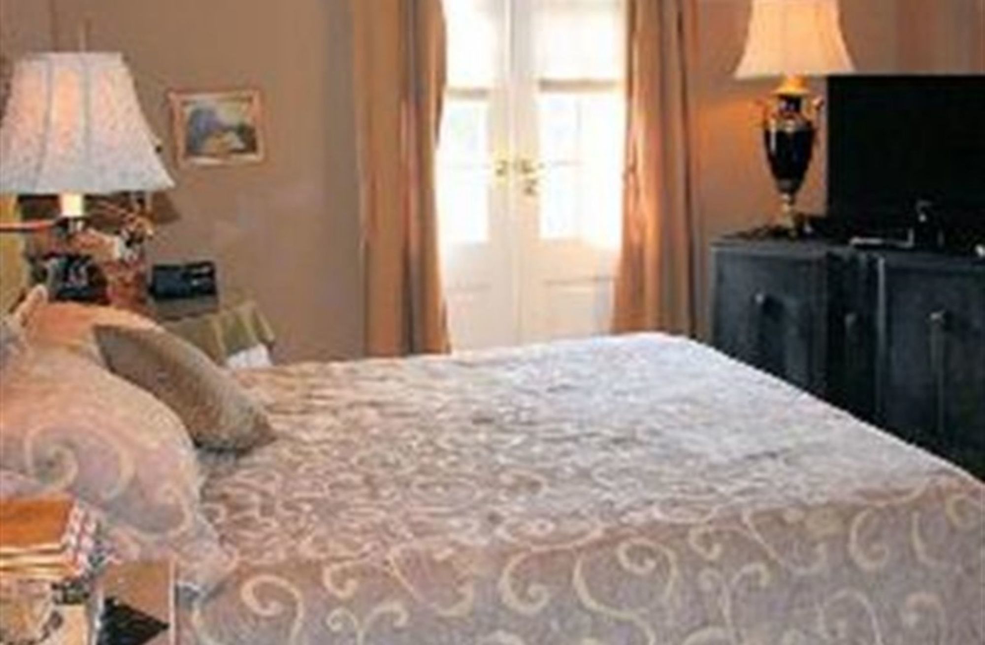 Фото Old Capitol Inn