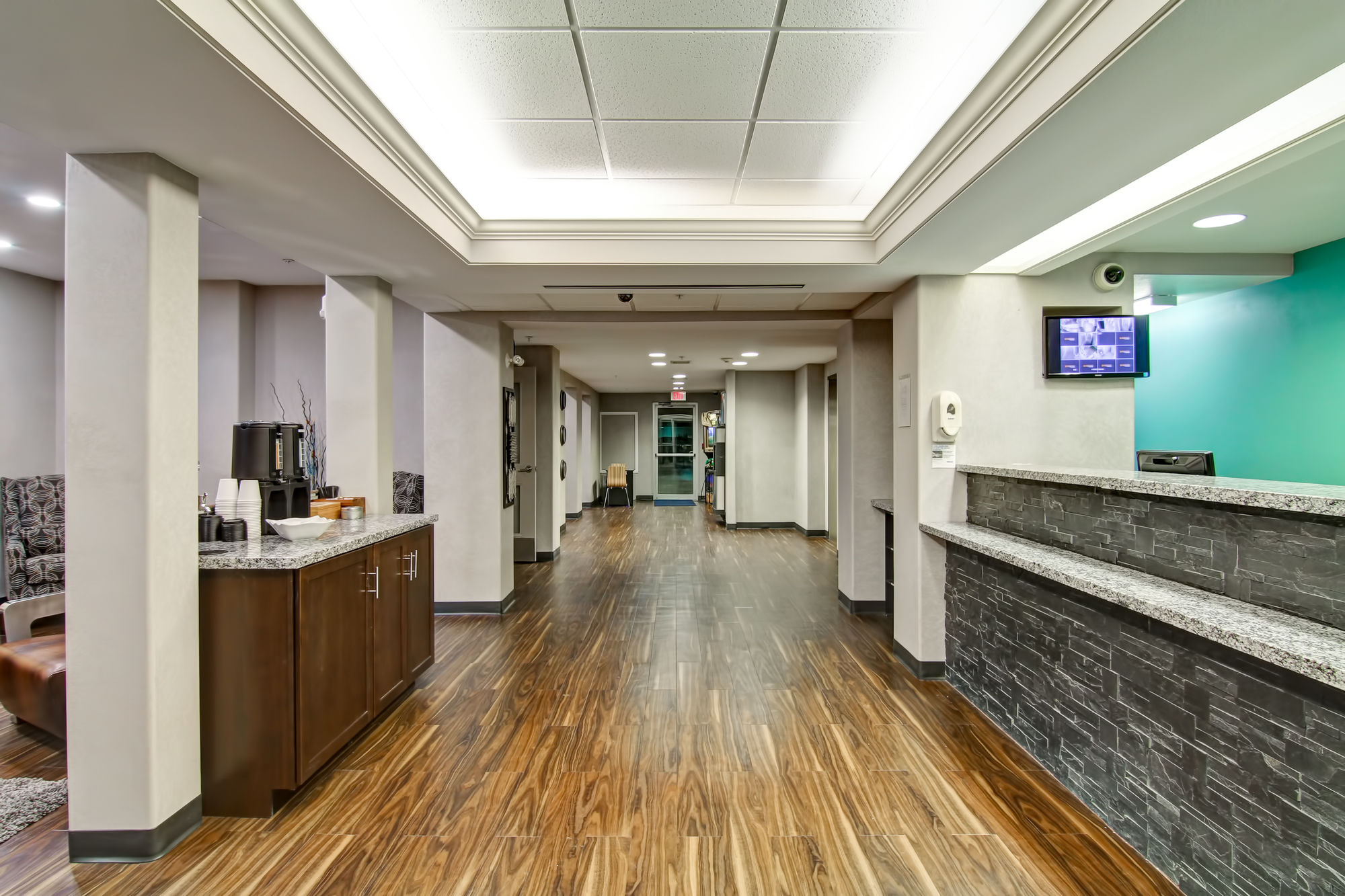 Фото Home Inn Express Medicine Hat