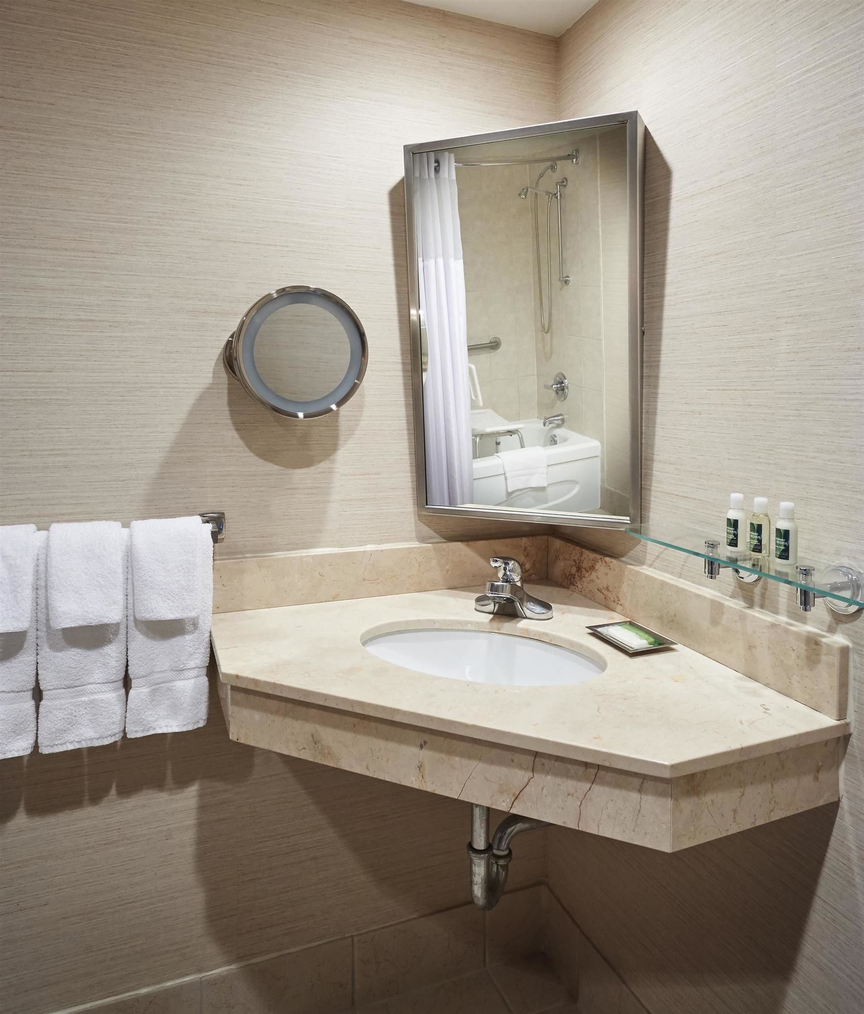 Фото Best Western Plus Waterfront Hotel