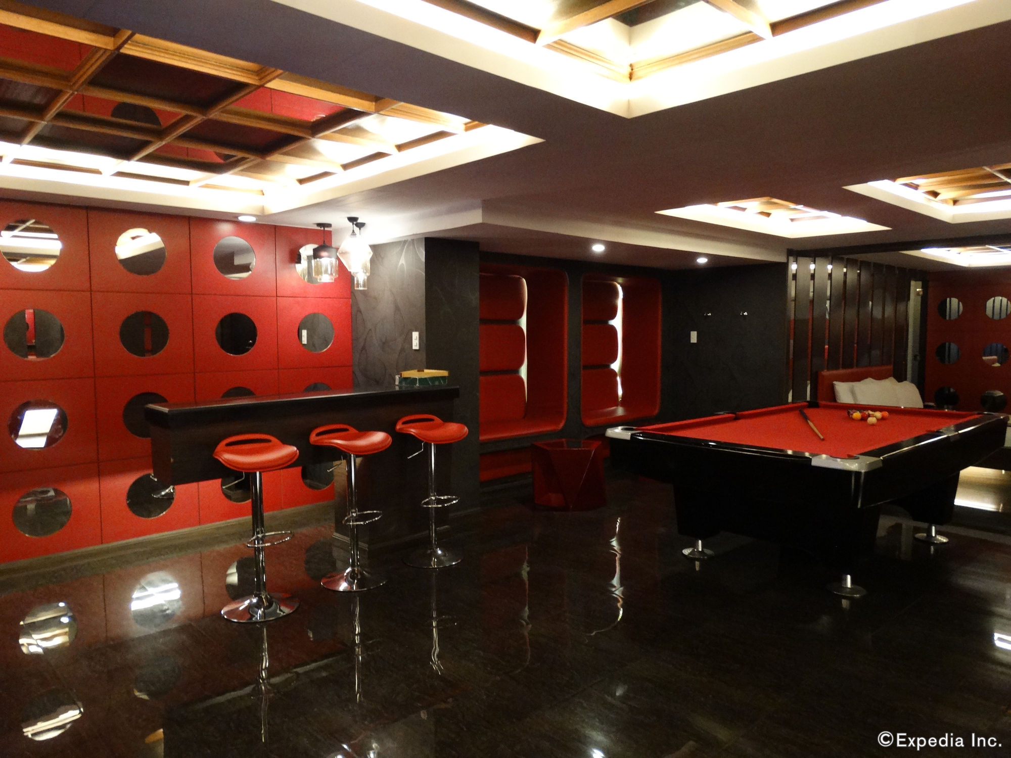 Фото Victoria Court Cuneta