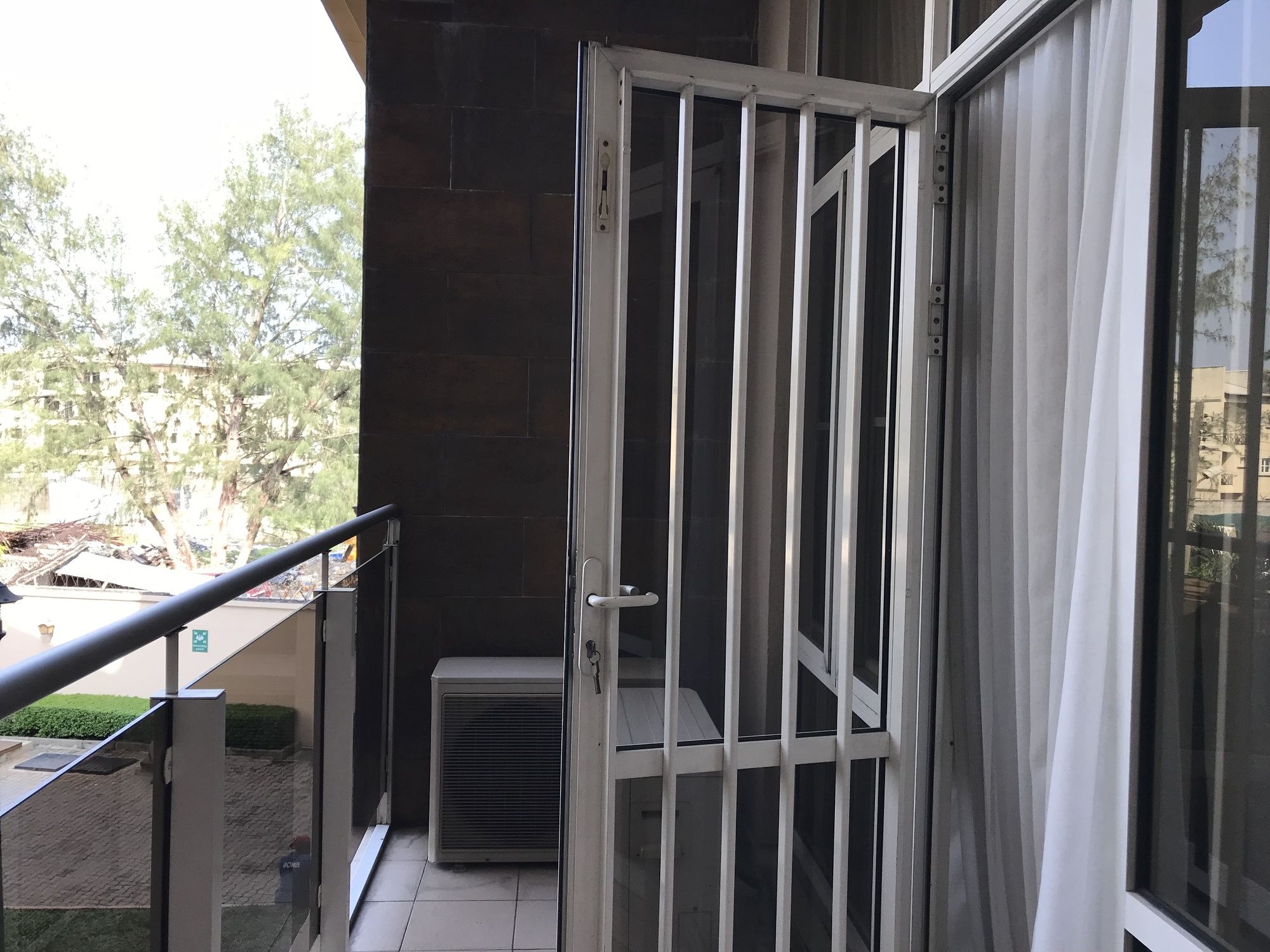 Фото Helena Court Apartments