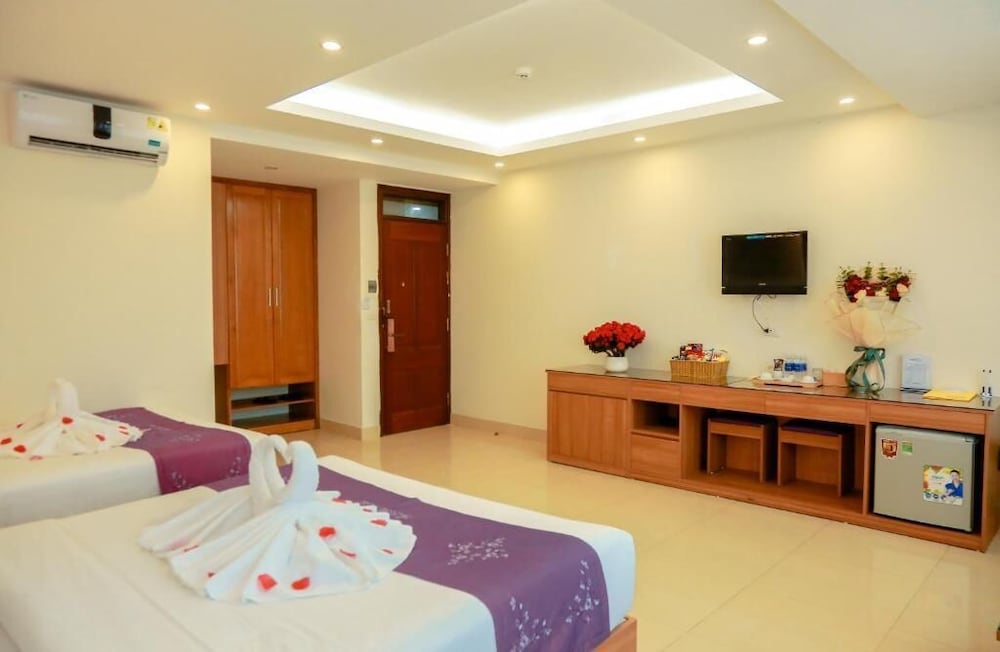 Фото Aloha Hotel Tay Ho -by Bay Luxury