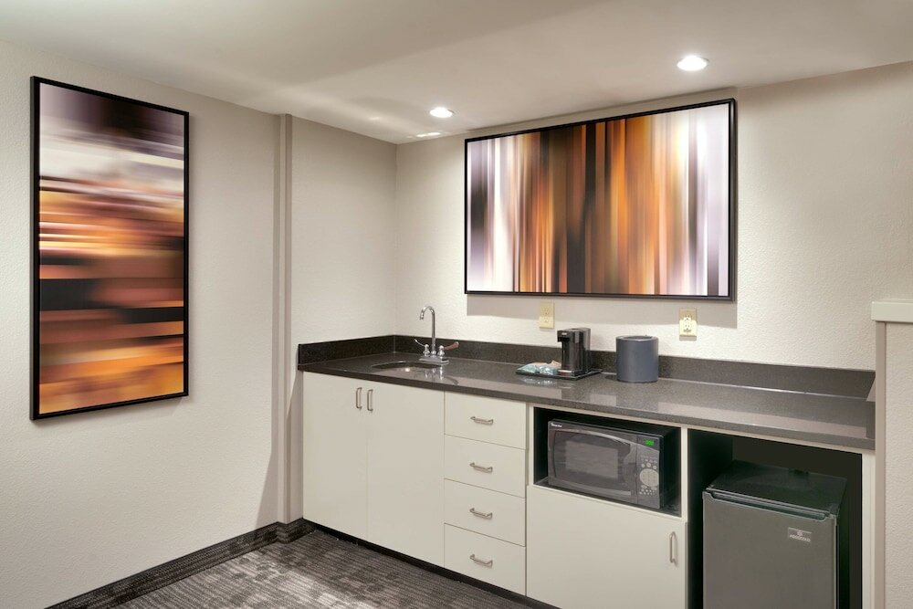 Фото Courtyard by Marriott Charlotte Airport/Billy Graham Parkway