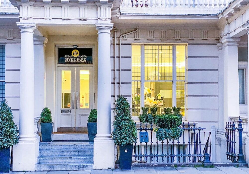 Фото Hyde Park Executive Apartments