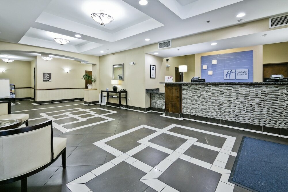 Фото Holiday Inn Express & Suites Carthage