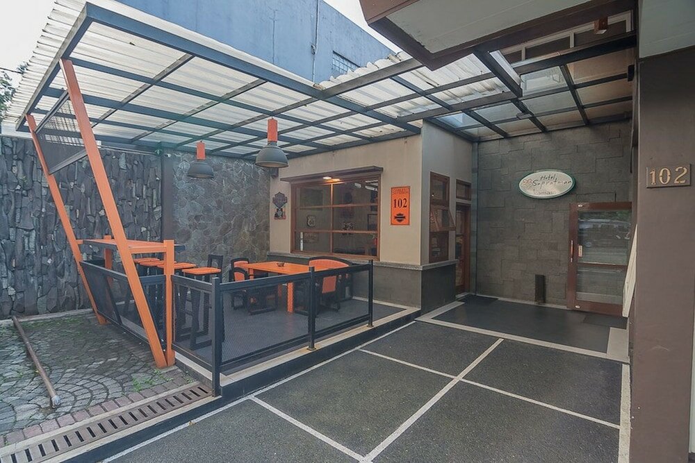 Фото RedDoorz plus near Museum Geologi Bandung