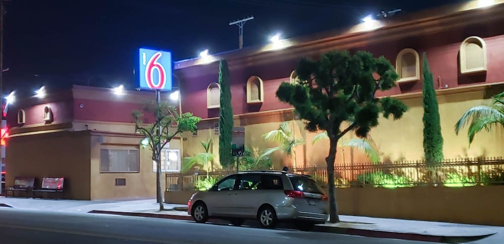 Фото Americas Best Value Inn Los Angeles at S Alvarado St