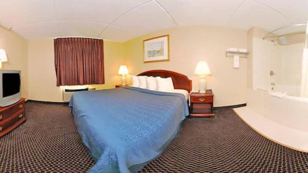 Фото Econo Lodge Inn & Suites