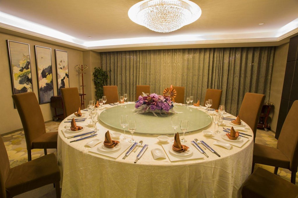 Фото La Perle International Hotel