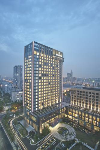 Фото Renaissance Shanghai Caohejing Hotel