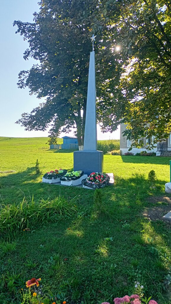 Памятник, мемориал Односельчанам, погибшим в годы Великой Отечественной войны, Брестская область, фото