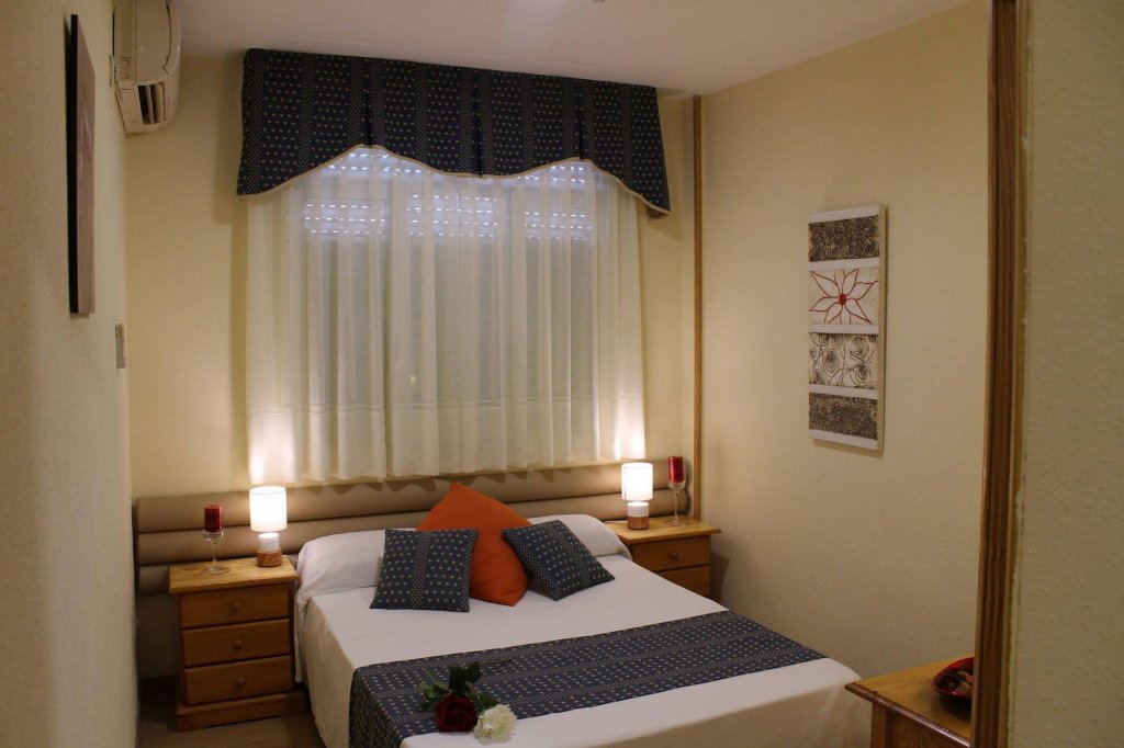 Фото Hostal Cuatro Canos