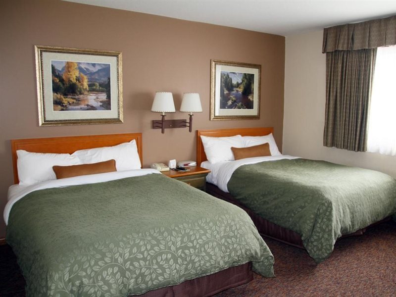 Фото Whistlers Inn Hotel