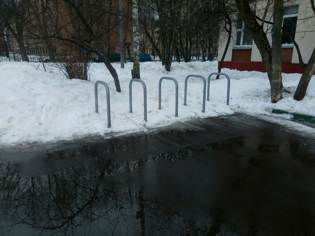 Bicycle parking Velosipednaya parkovka № 37060 Shkola № 910, Moscow, photo