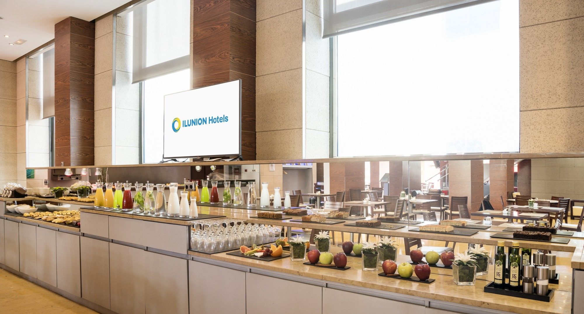 Фото Hotel Ilunion Valencia 4