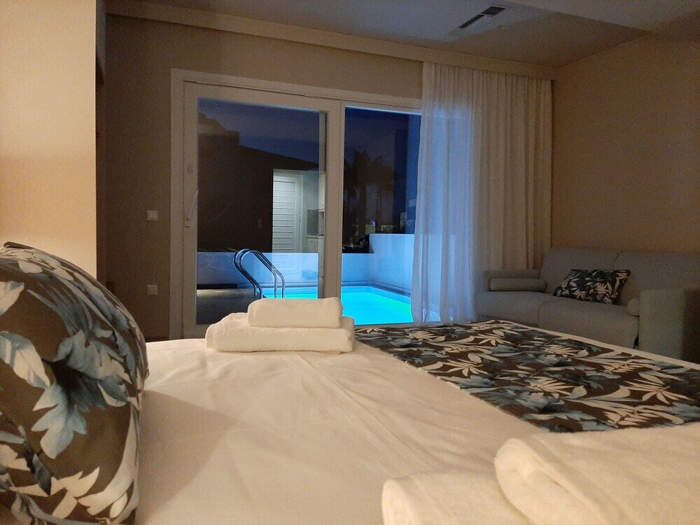 Фото Sarpidon Suites